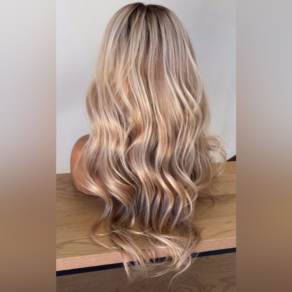 Blonde Wavy Hair Wig - Picture 2 of 2